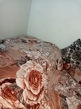 Snapshot of Queen-15 chatting on 10.18.25 Queen-15 online show from 10.18.25