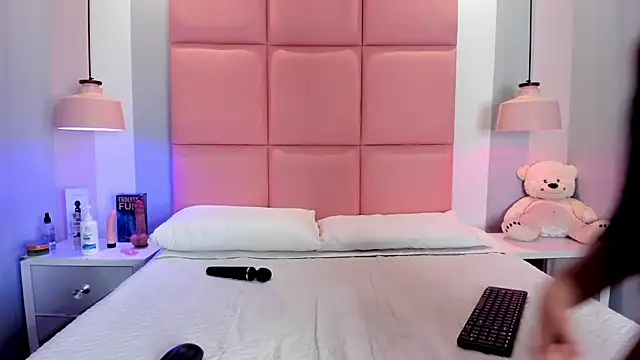 JulianaValencia online show from 12.13.25