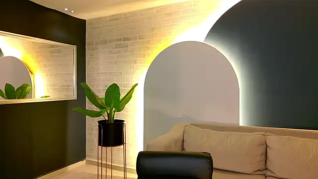 Snapshot of AgathaKondo_ chatting on 11.05.25 AgathaKondo online show from 11.05.25