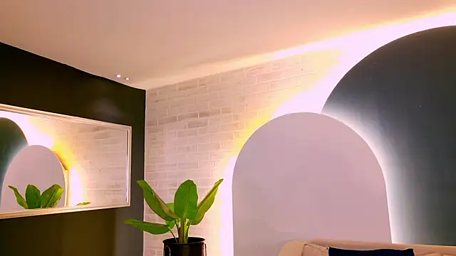 Snapshot of AgathaKondo_ chatting on 11.06.25 AgathaKondo online show from 11.06.25