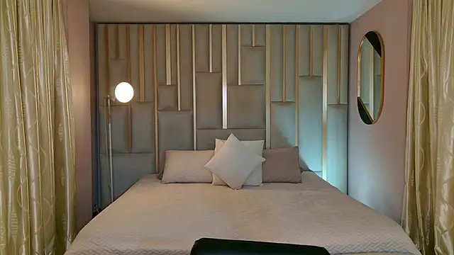 Snapshot of AgathaKondo_ chatting on 11.08.25 AgathaKondo online show from 11.08.25