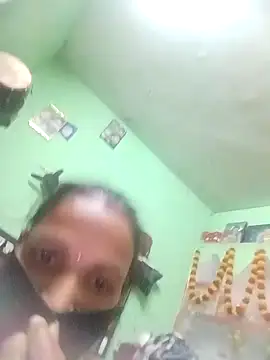 RAYI Queen 4 online show from 10.21.25