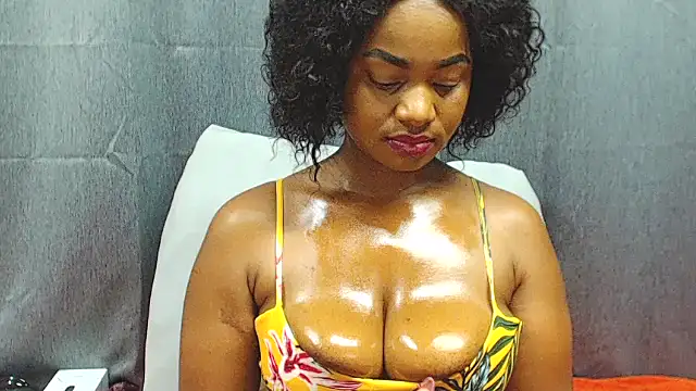 Snapshot of HornyEbony4u chatting on 10.09.25 HornyEbony4u online show from 10.09.25