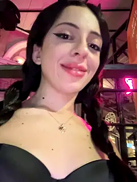 Yesmoree online show from 10.31.25