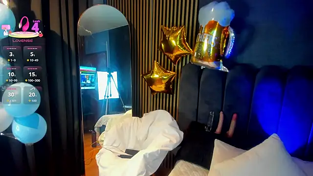 Snapshot of Gina_77 chatting on 10.06.25 Gina 77 online show from 10.06.25