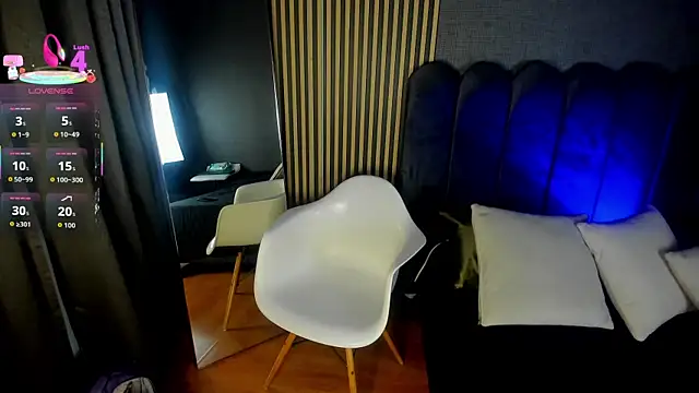 Snapshot of Gina_77 chatting on 10.29.25 Gina 77 online show from 10.29.25