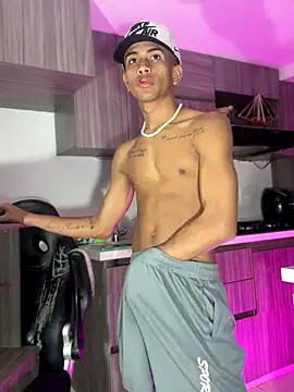 Snapshot of RyanScot4 chatting on 10.03.25 RyanScot4 online show from 10.03.25