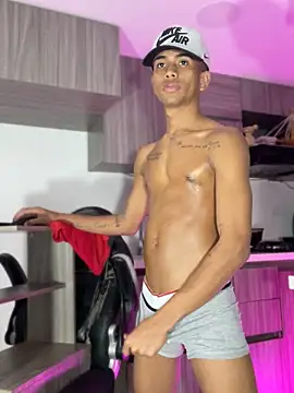 Snapshot of RyanScot4 chatting on 10.05.25 RyanScot4 online show from 10.05.25