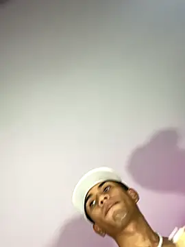 Snapshot of RyanScot4 chatting on 10.10.25 RyanScot4 online show from 10.10.25