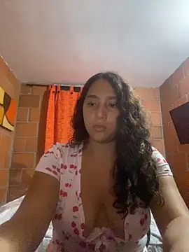 Snapshot of AnaisVelvet11 chatting on 10.22.25 AnaisVelvet11 online show from 10.22.25