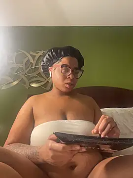 Snapshot of caramel__cremes chatting on 11.06.25 caramel cremes online show from 11.06.25