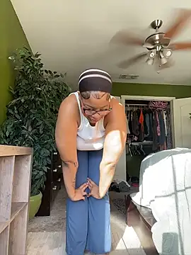 Snapshot of caramel__cremes chatting on 11.06.25 caramel cremes online show from 11.06.25