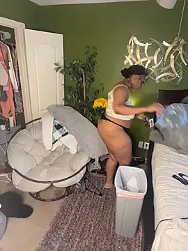 Snapshot of caramel__cremes chatting on 11.11.25 caramel cremes online show from 11.11.25