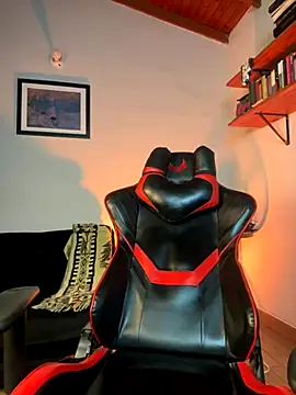 Snapshot of AlekBlake_ chatting on 10.04.25 AlekBlake online show from 10.04.25