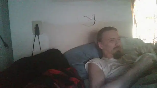 Snapshot of dandonn chatting on 04.25.26 dandonn online show from 04.25.26
