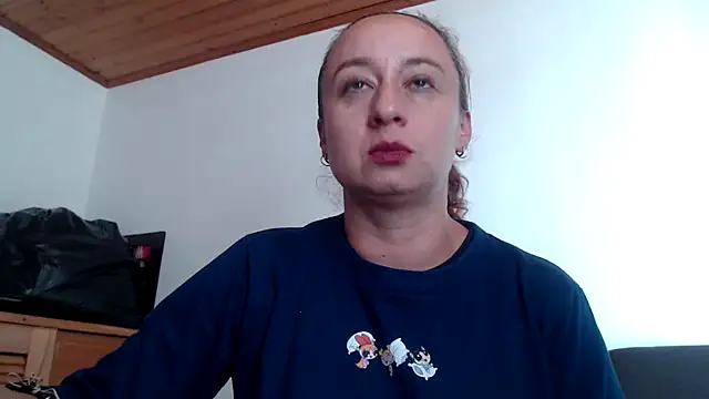 Snapshot of Milf_Valeria chatting on 05.22.26 Milf Valeria online show from 05.22.26