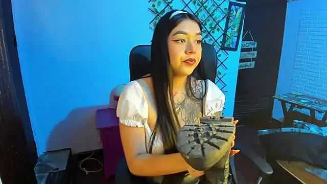 Snapshot of Keyla_Cutte chatting on 10.17.25 Keyla Cutte online show from 10.17.25