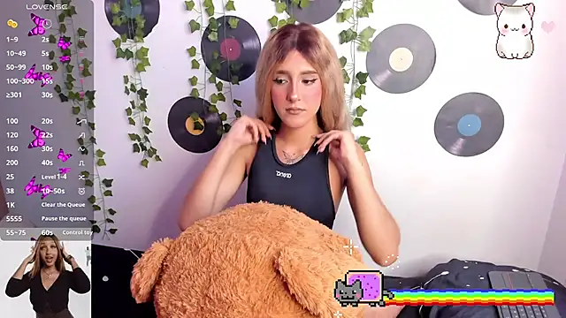 Snapshot of Amy_Moonlight chatting on 10.02.25 Amy Moonlight online show from 10.02.25