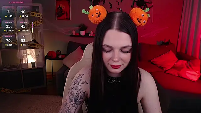 Snapshot of Michela_Fruet chatting on 10.28.25 Michela Fruet online show from 10.28.25