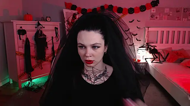 Snapshot of Michela_Fruet chatting on 10.29.25 Michela Fruet online show from 10.29.25