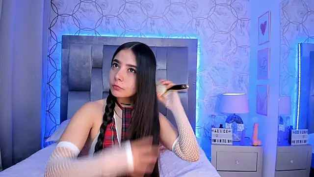 AlliceWinter online show from 10.25.25