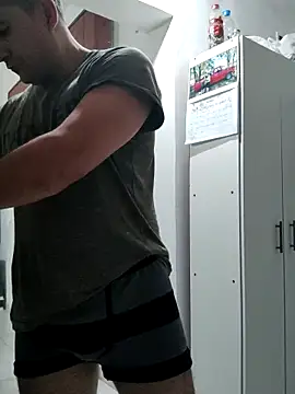 Bradd 32 online show from 03.30.26