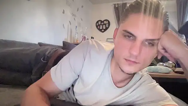 Snapshot of Sweetbooy90 chatting on 09.30.25 Sweetbooy90 online show from 09.30.25