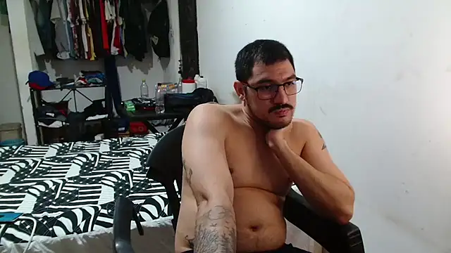Snapshot of Leonino231 chatting on 04.29.26 Leonino231 online show from 04.29.26