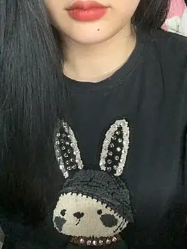 Snapshot of Linhtruong_ chatting on 11.05.25 Linhtruong online show from 11.05.25