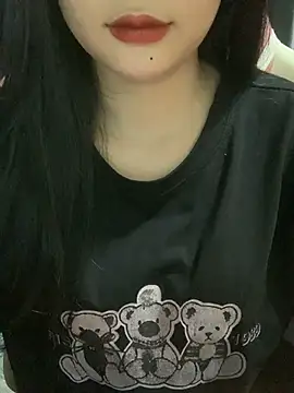 Snapshot of Linhtruong_ chatting on 11.13.25 Linhtruong online show from 11.13.25