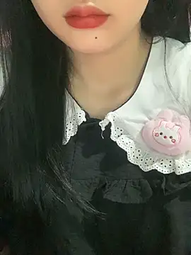 Snapshot of Linhtruong_ chatting on 11.17.25 Linhtruong online show from 11.17.25