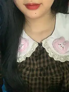 Snapshot of Linhtruong_ chatting on 11.18.25 Linhtruong online show from 11.18.25