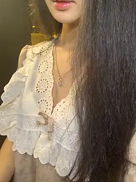 Snapshot of Nhinhi18 chatting on 05.14.26 Nhinhi18 online show from 05.14.26