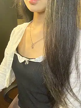 Snapshot of Nhinhi18 chatting on 05.27.26 Nhinhi18 online show from 05.27.26