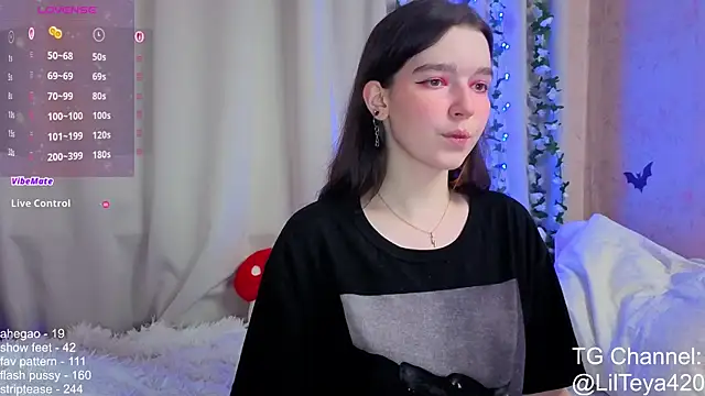 Snapshot of little_Teya chatting on 10.24.25 little Teya online show from 10.24.25