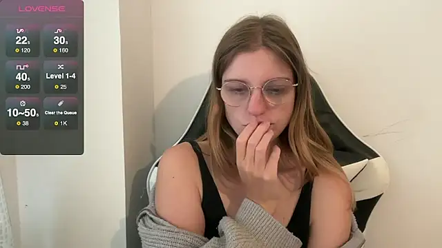 Snapshot of BustyKellyXXX chatting on 09.17.25 BustyKellyXXX online show from 09.17.25