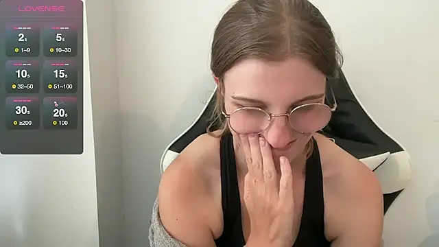 Snapshot of BustyKellyXXX chatting on 09.18.25 BustyKellyXXX online show from 09.18.25