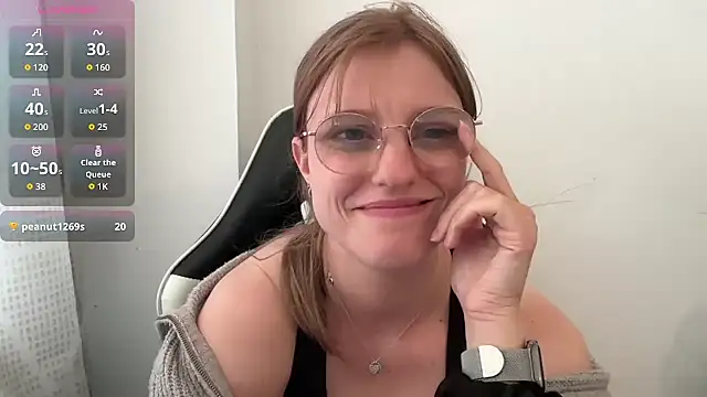 Snapshot of BustyKellyXXX chatting on 06.10.26 BustyKellyXXX online show from 06.10.26