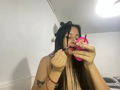 Snapshot of lucy_grey25 chatting on 10.31.25 lucy grey25 online show from 10.31.25