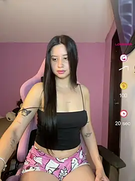 Snapshot of lucy_grey25 chatting on 06.21.26 lucy grey25 online show from 06.21.26