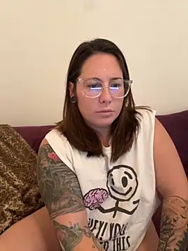 Snapshot of Thegr33ngypsy chatting on 10.20.25 Thegr33ngypsy online show from 10.20.25