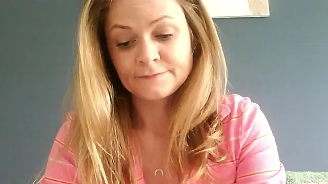 Snapshot of Ginger-bb chatting on 04.27.26 Ginger-bb online show from 04.27.26