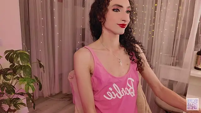 Snapshot of Queen_of_tease chatting on 10.06.25 Queen of tease online show from 10.06.25