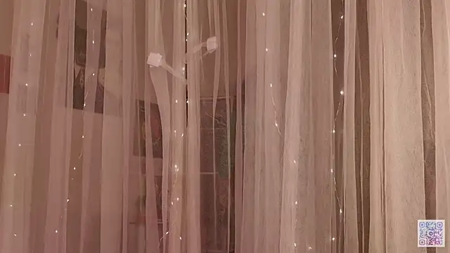 Snapshot of Queen_of_tease chatting on 11.09.25 Queen of tease online show from 11.09.25