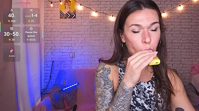 ReginaFoXXXy online show from 10.10.25