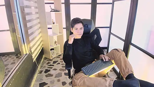 Asta Black online show from 09.12.25