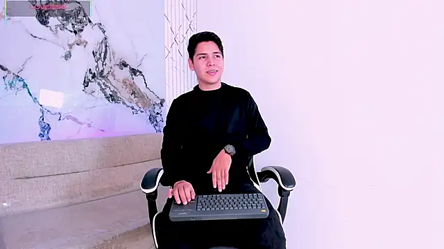 Asta Black online show from 10.19.25