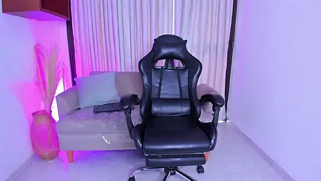 Asta Black online show from 10.31.25