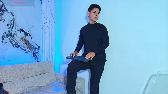 Asta Black online show from 11.06.25