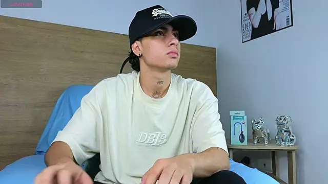 Stiven Benet  online show from 10.23.25